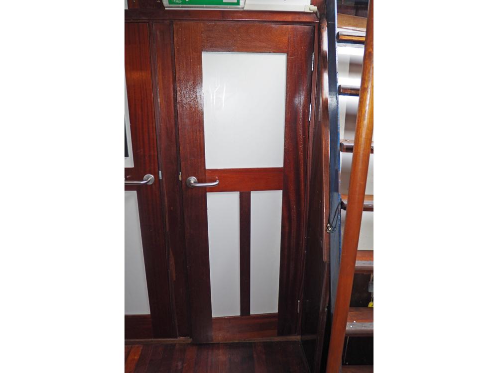 Saloon, Accommodation